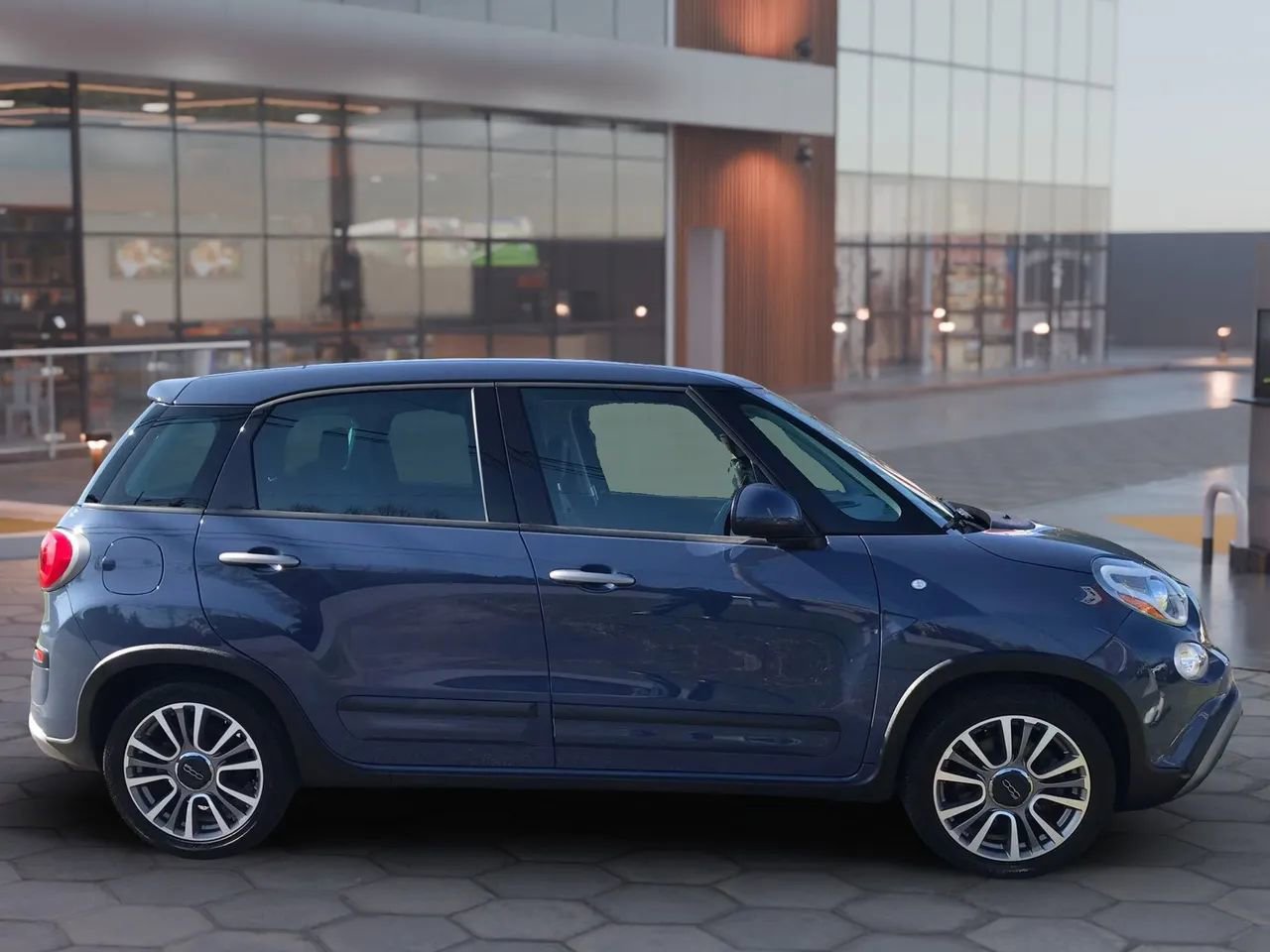 Used 2020 FIAT 500L Trekking image 46