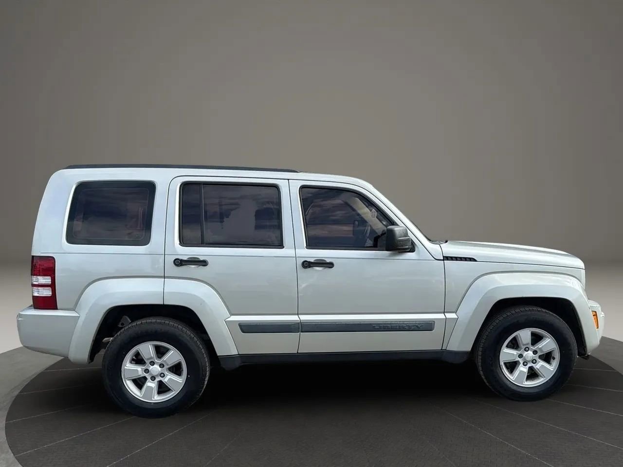 Used 2009 Jeep Liberty Sport image 4