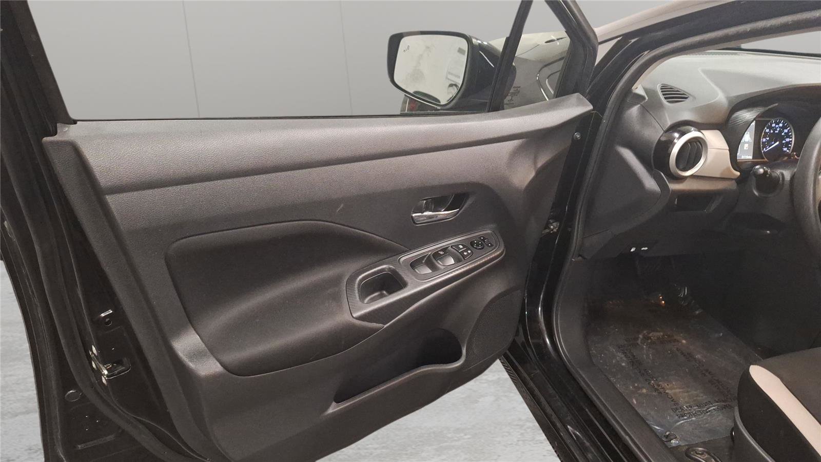 Used 2022 Nissan Versa SV w/ Trunk Package image 24