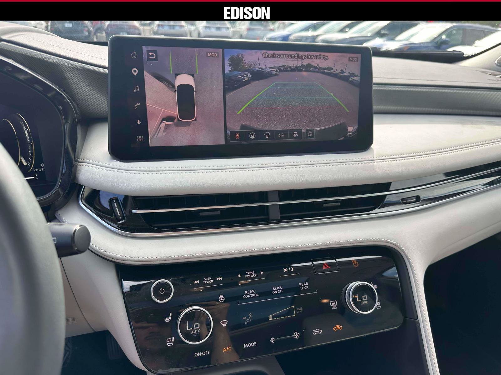 Used 2027 INFINITI QX60 Luxe w/ Cargo Package AWD/4WD image 29