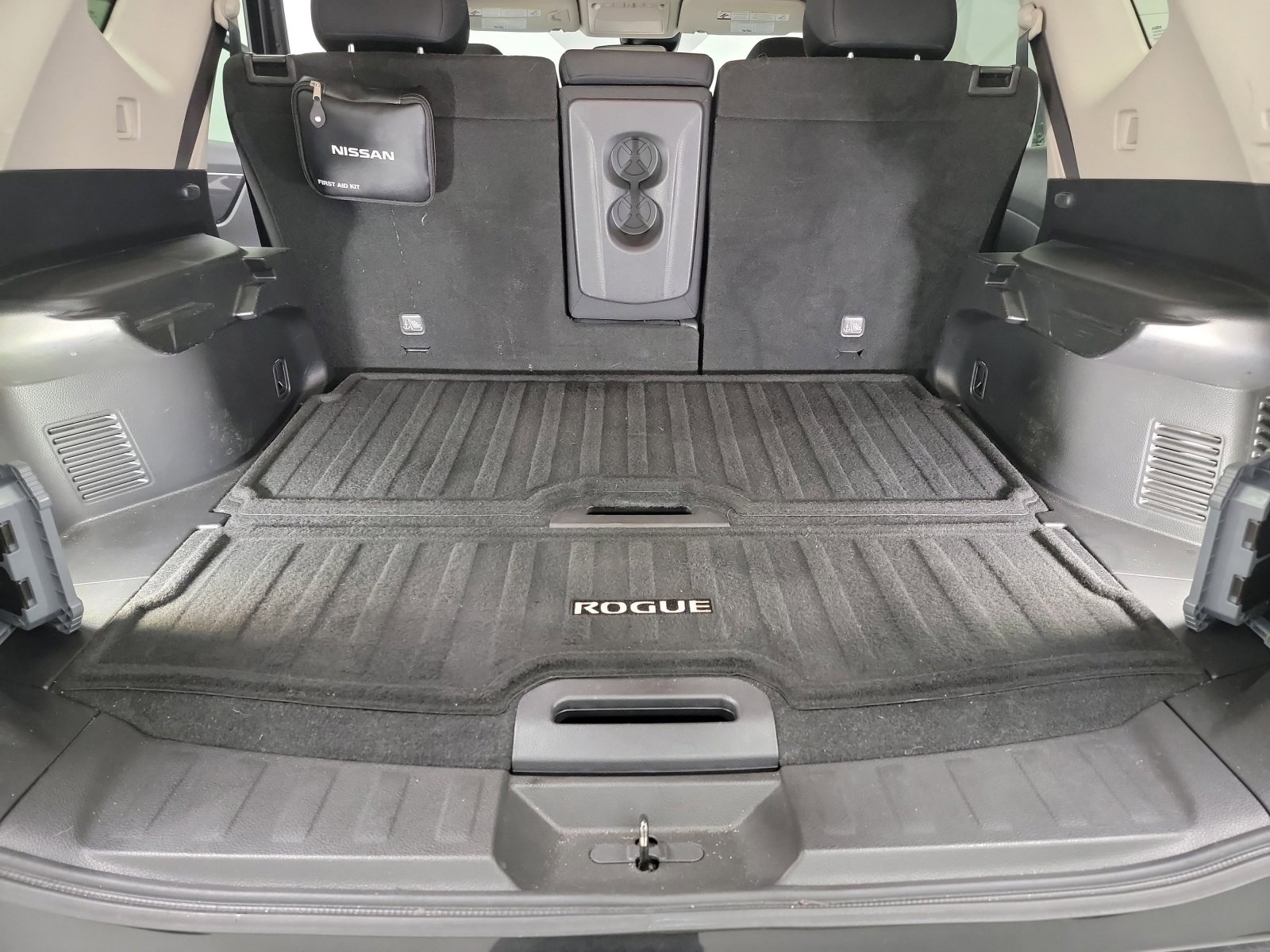 Used 2020 Nissan Rogue SV image 25