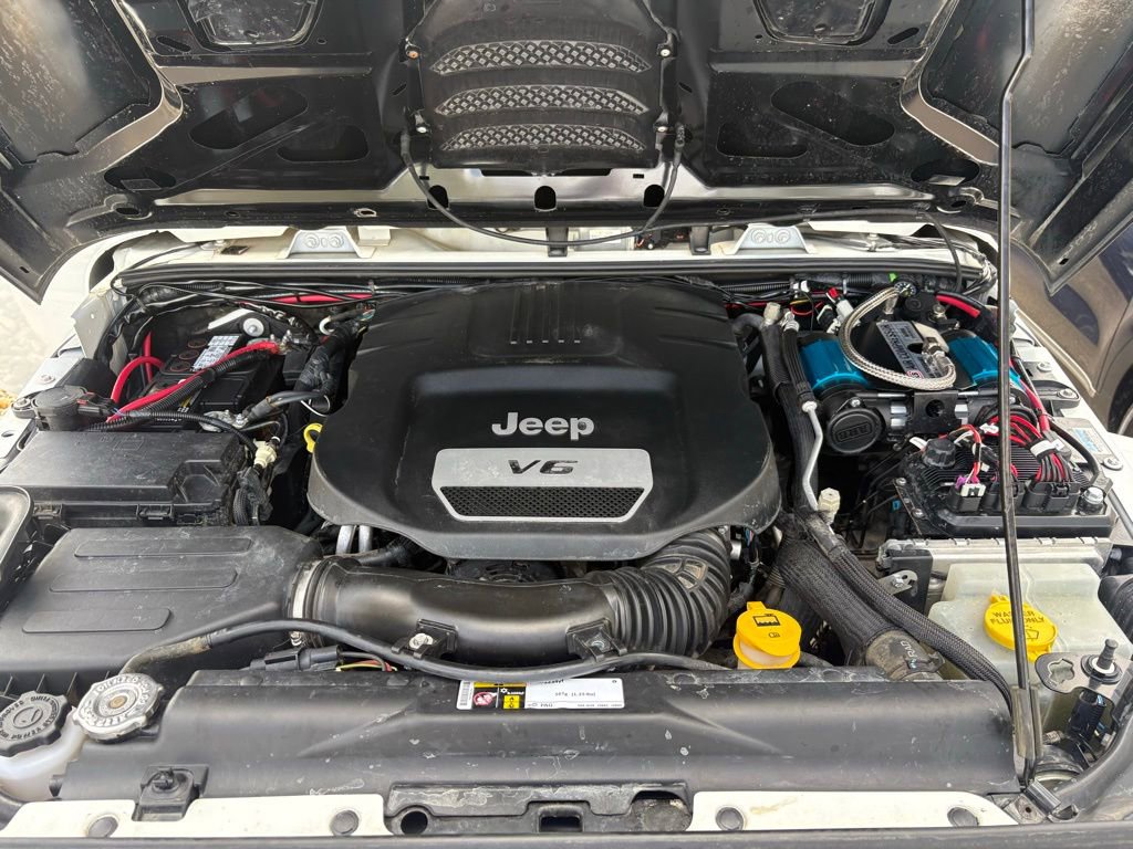 Used 2016 Jeep Wrangler Unlimited Sahara w/ Connectivity Group image 43