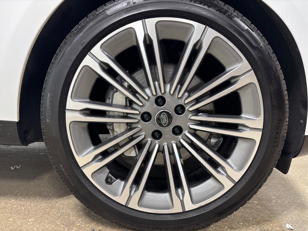 Used 2025 Land Rover Range Rover SE image 11