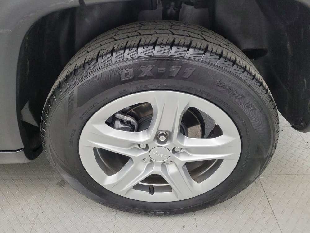 Used 2024 Jeep Compass Latitude image 31