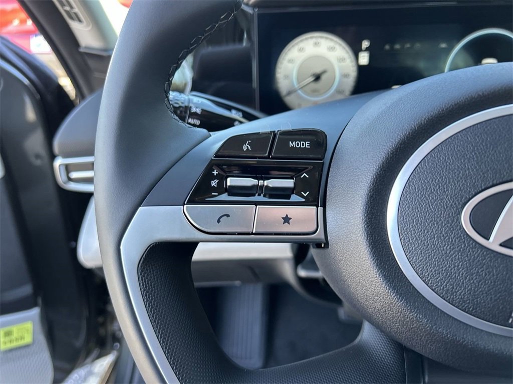 New 2025 Hyundai Elantra Limited image 28