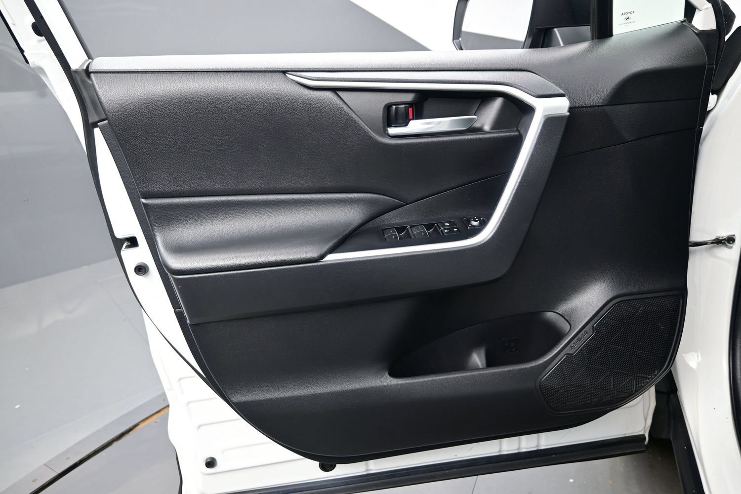 Used 2022 Toyota RAV4 XLE AWD/4WD image 9