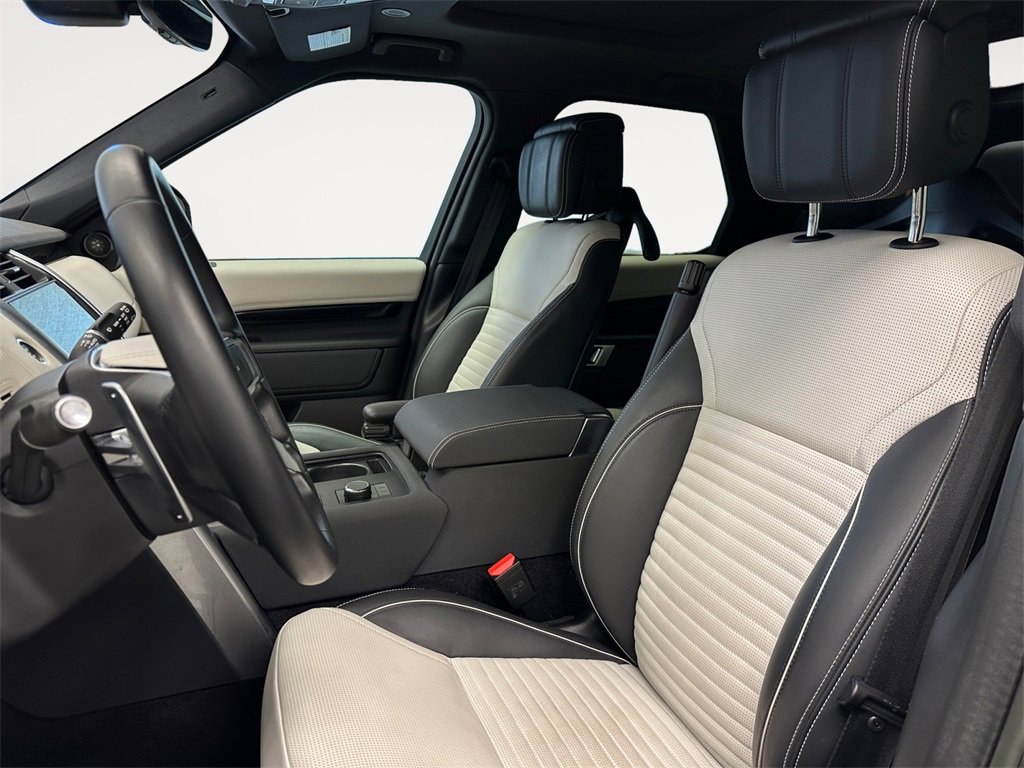 Used 2023 Land Rover Discovery Metropolitan Edition image 9