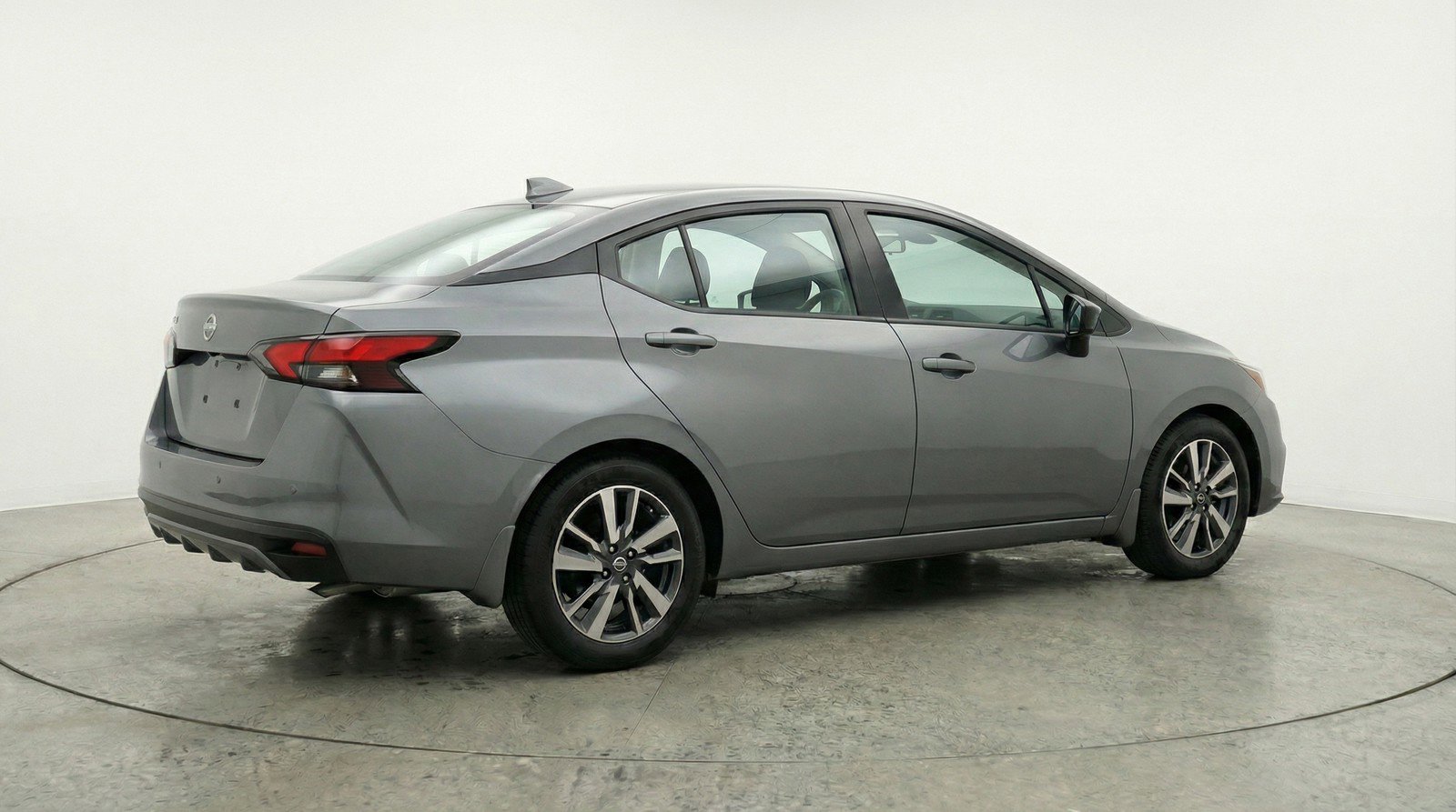 Used 2025 Nissan Versa SV image 9