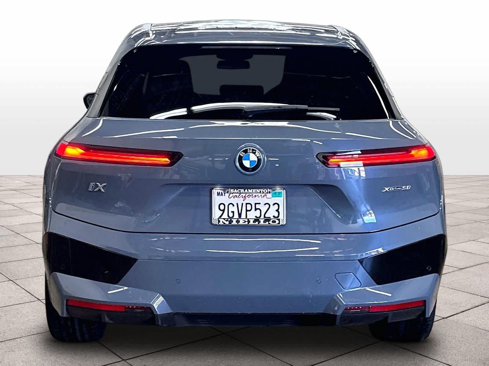 Used 2024 BMW iX xDrive50 w/ Premium Package AWD/4WD image 7