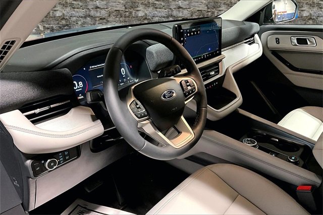 New 2026 Ford Explorer Active w/ Active Comfort Package image 7