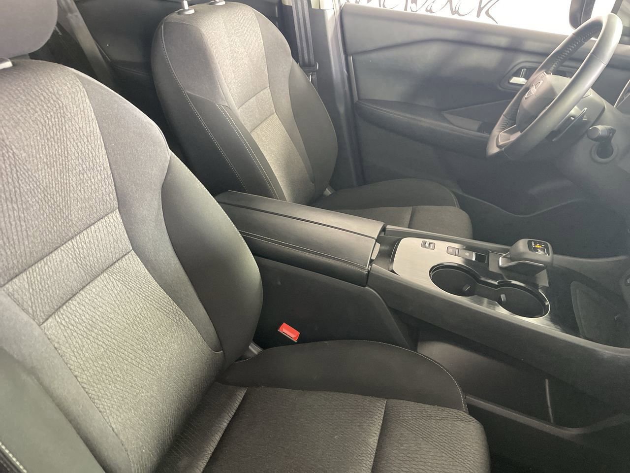 Used 2025 Nissan Rogue SV FWD image 24