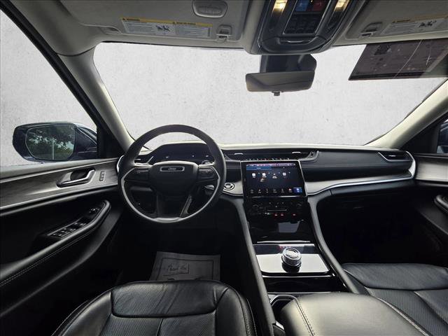 Used 2023 Jeep Grand Cherokee Limited w/ Luxury Tech Group II image 17