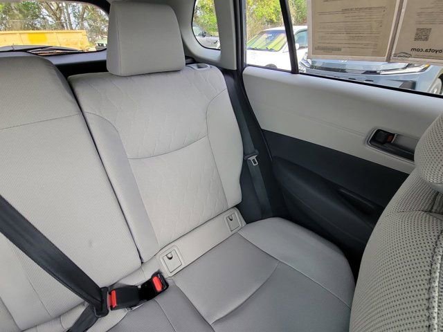 Used 2025 Toyota Corolla Cross LE image 6