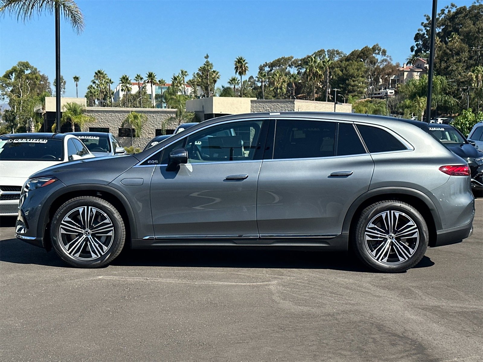New 2026 Mercedes-Benz EQS 400 4MATIC SUV image 6
