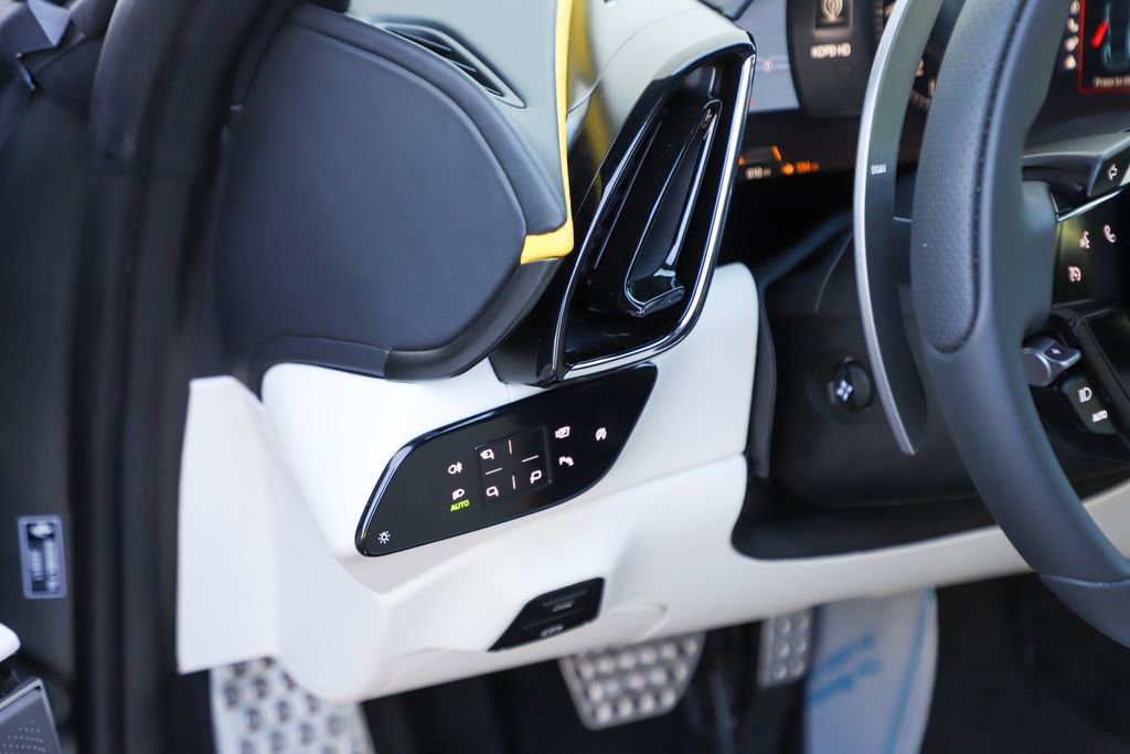 Certified 2024 Ferrari Roma image 32