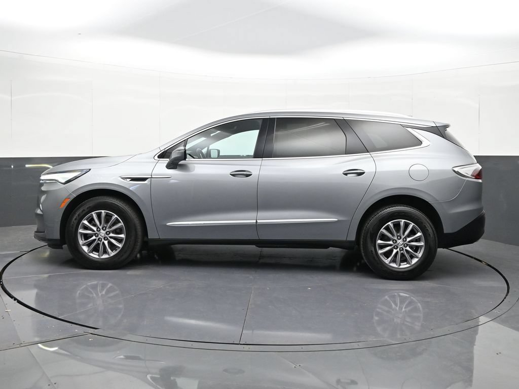 Used 2023 Buick Enclave Essence AWD/4WD image 2