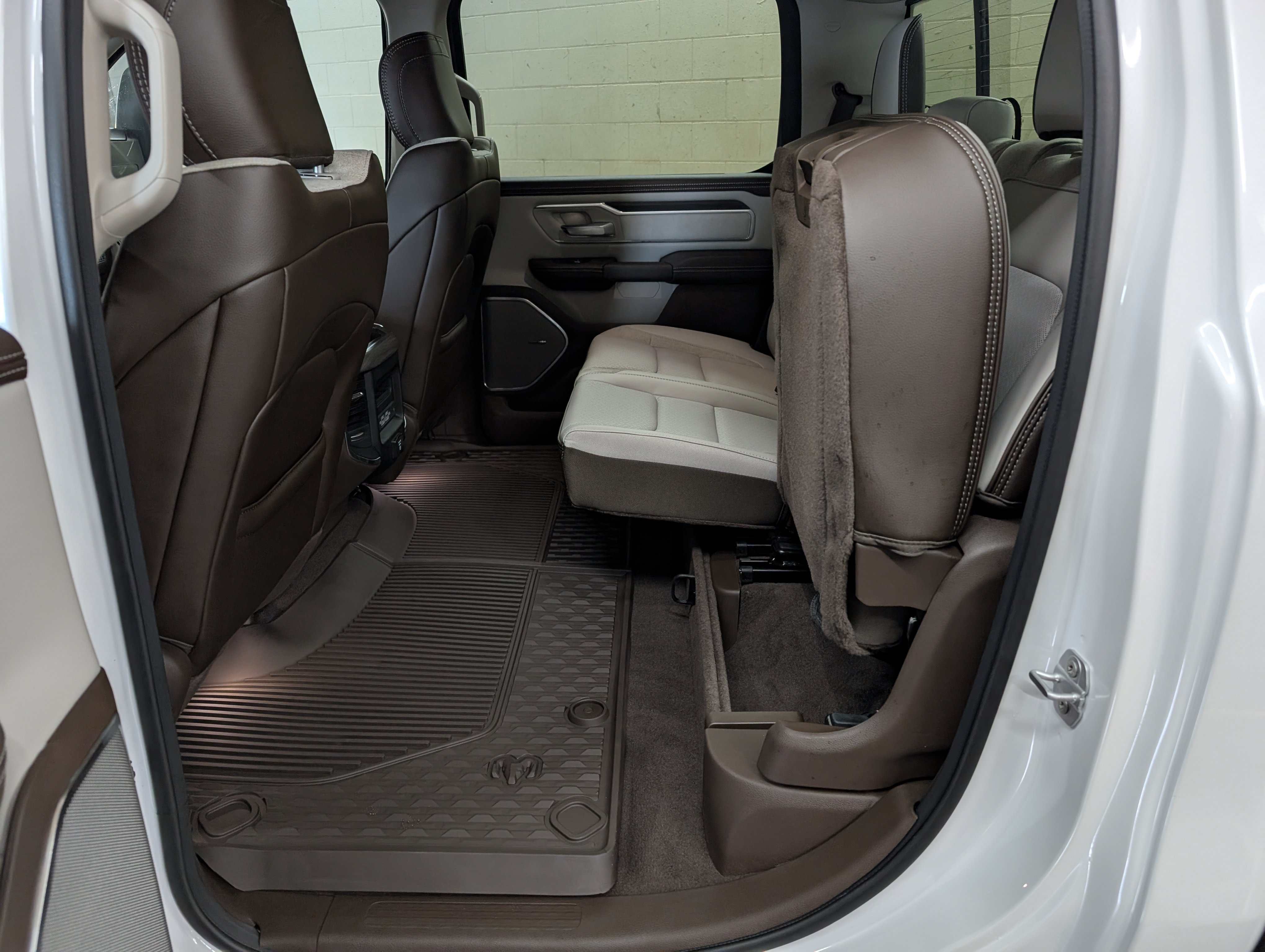 New 2026 RAM 1500 Laramie AWD/4WD image 9