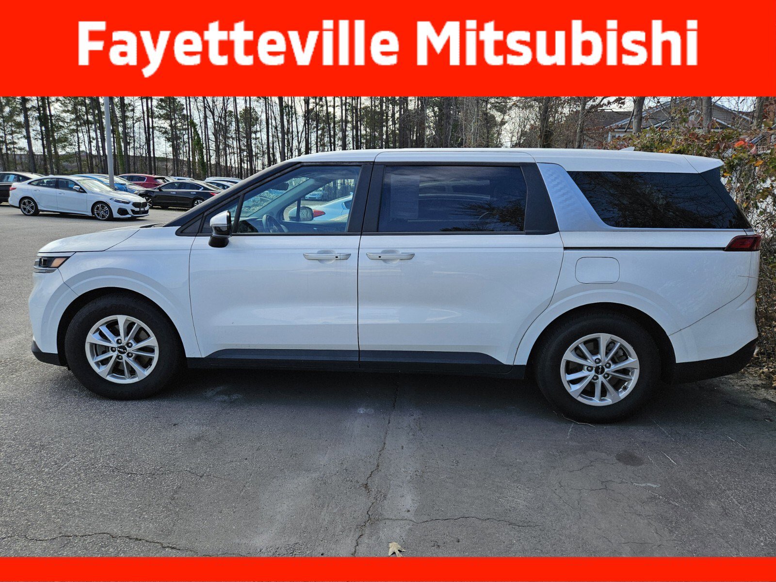 Used 2022 Kia Carnival LX image 12