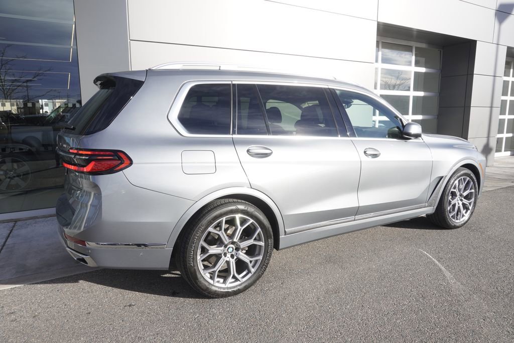 Used 2023 BMW X7 xDrive40i w/ Premium Package image 4