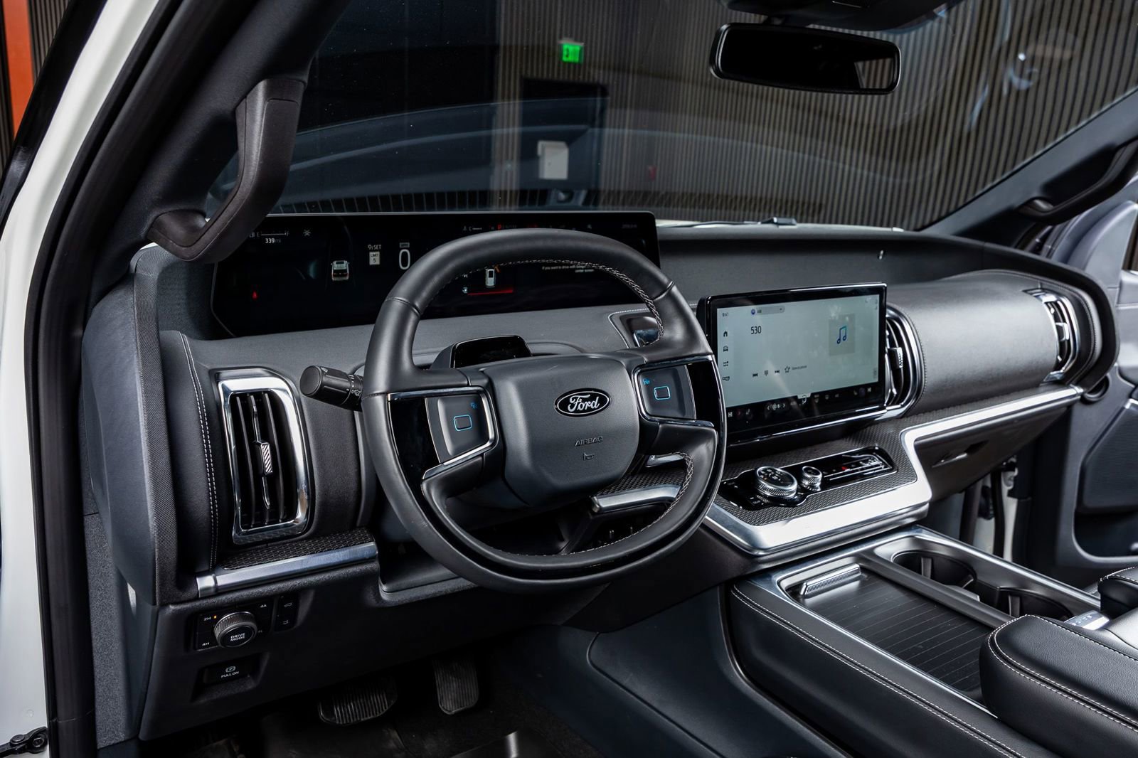 Used 2025 Ford Expedition Platinum w/ Stealth Performance Package image 17