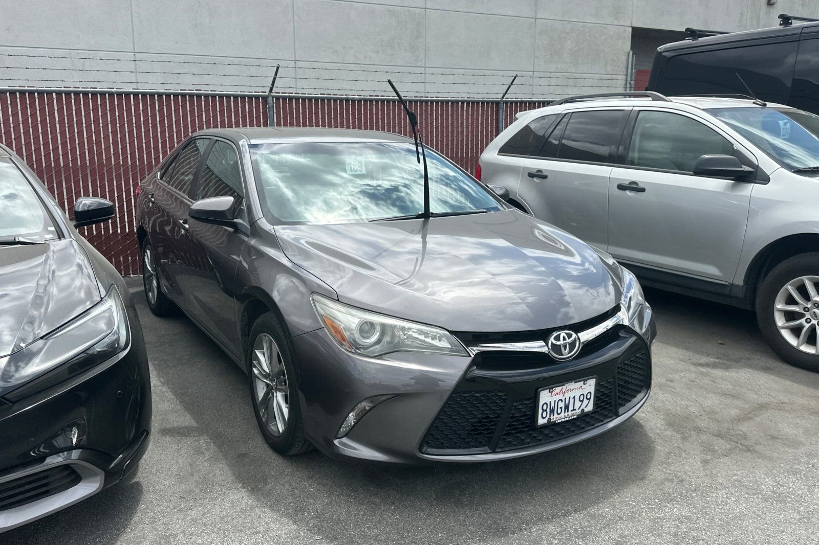 Used 2016 Toyota Camry SE FWD image 2