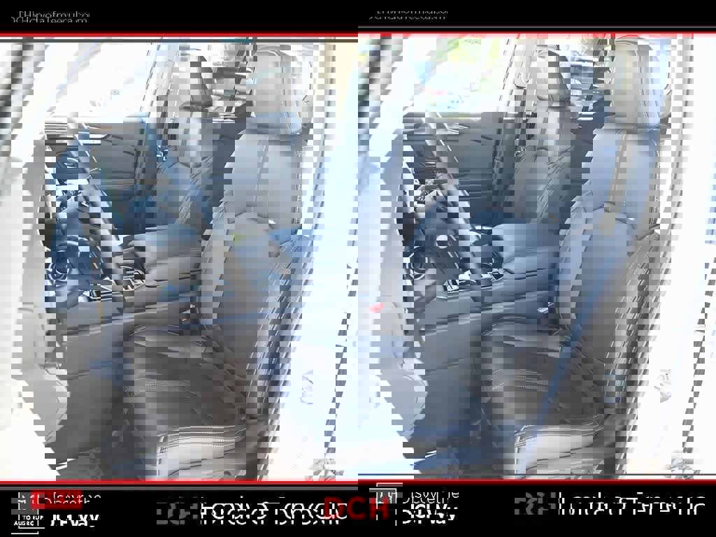 Used 2024 Honda Pilot Touring image 18