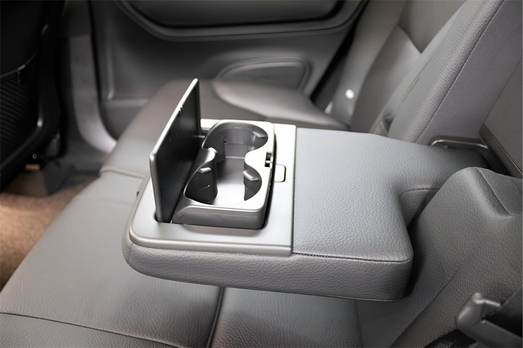 Certified 2025 Volvo XC90 T8 Plus image 31