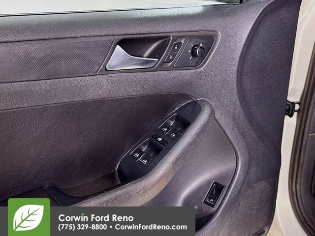 Used 2011 Volkswagen Jetta SE image 16