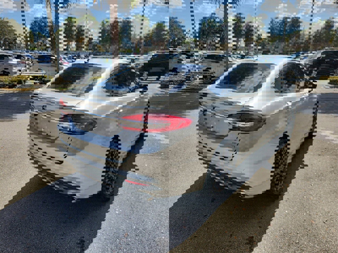 Used 2018 Ford Fusion SE w/ Equipment Group 201A image 3