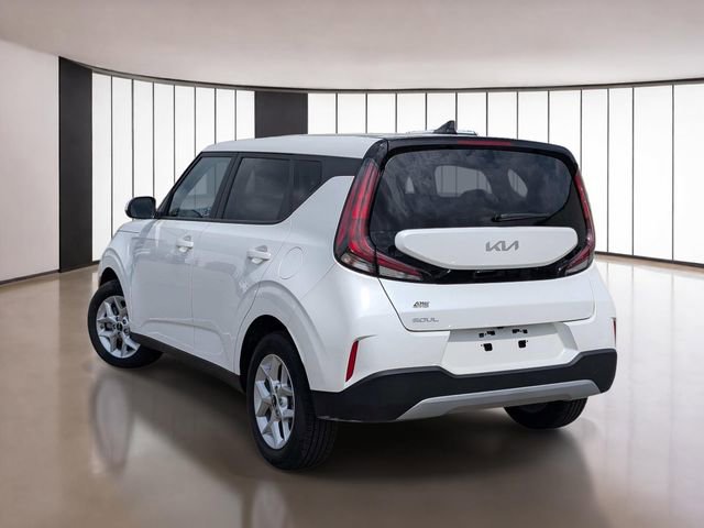 Used 2025 Kia Soul LX image 17