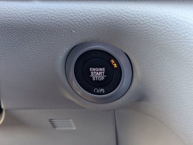 Used 2023 Chrysler Pacifica Touring-L FWD image 31