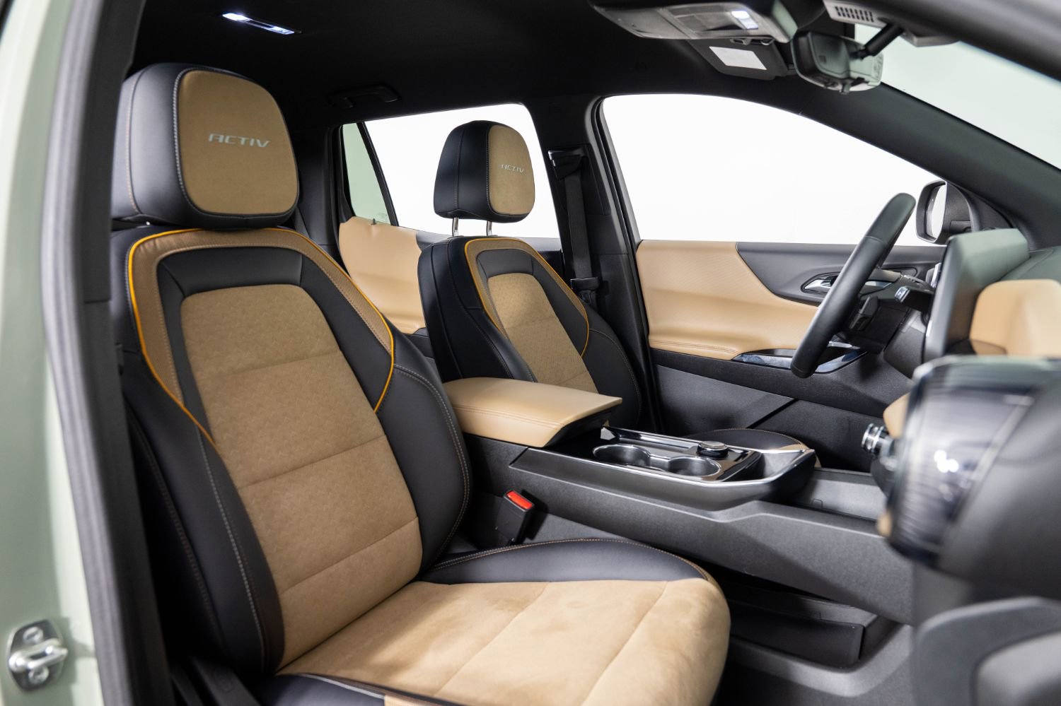 Used 2025 Chevrolet Equinox ACTIV w/ Safety and Technology Package image 30