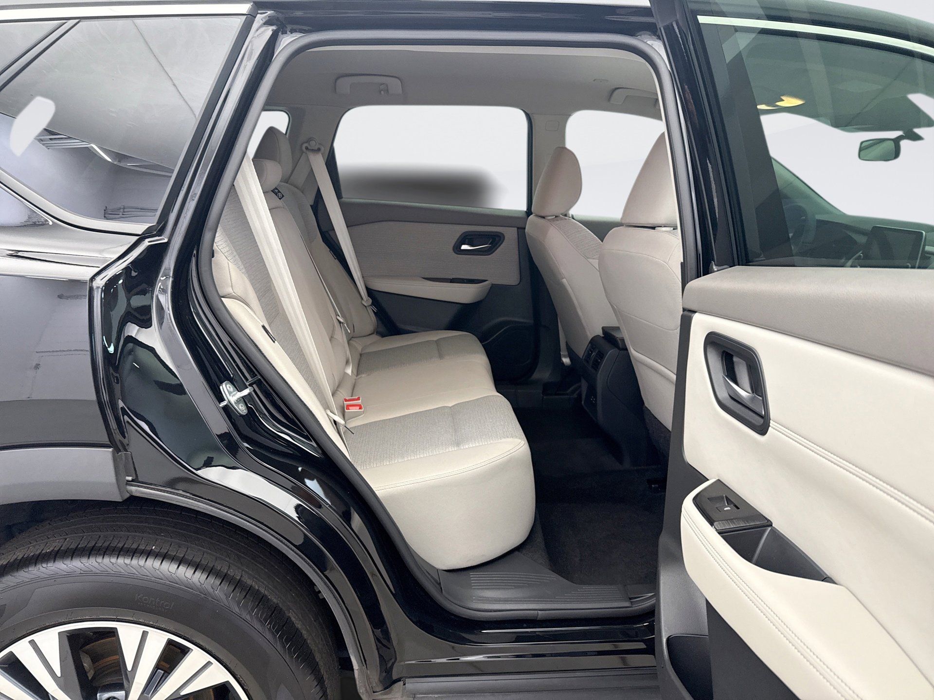 Used 2023 Nissan Rogue SV image 17