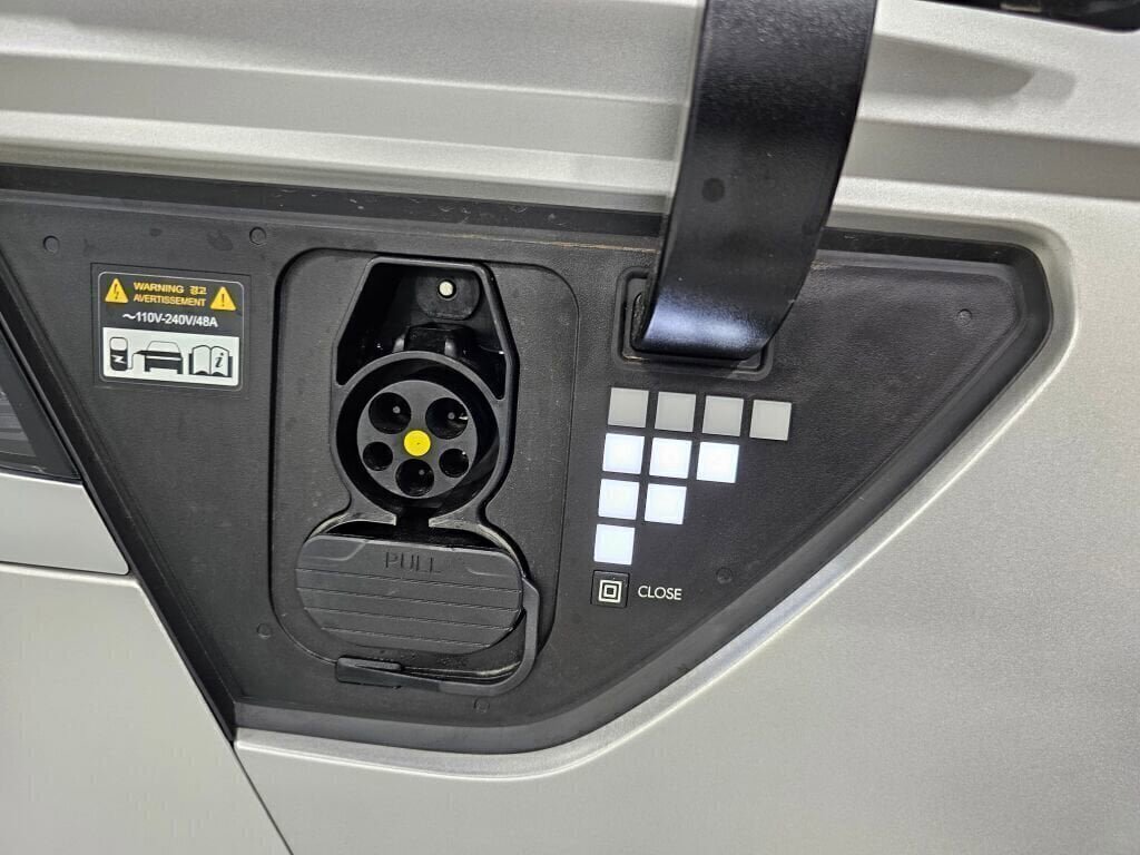 Used 2024 Hyundai Ioniq 5 Limited image 7