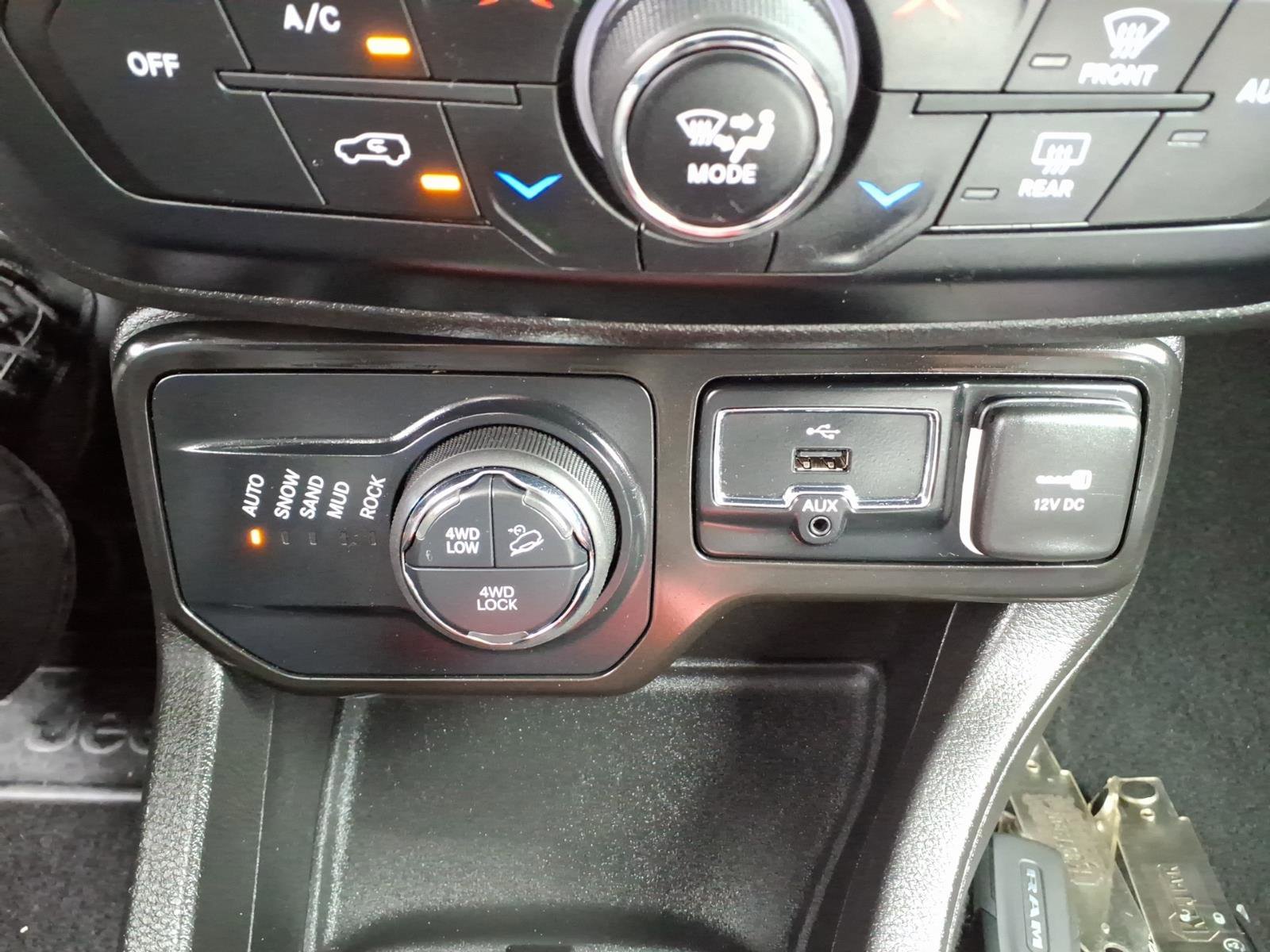 Certified 2022 Jeep Renegade Trailhawk w/ Sun/Sound Group AWD/4WD image 18
