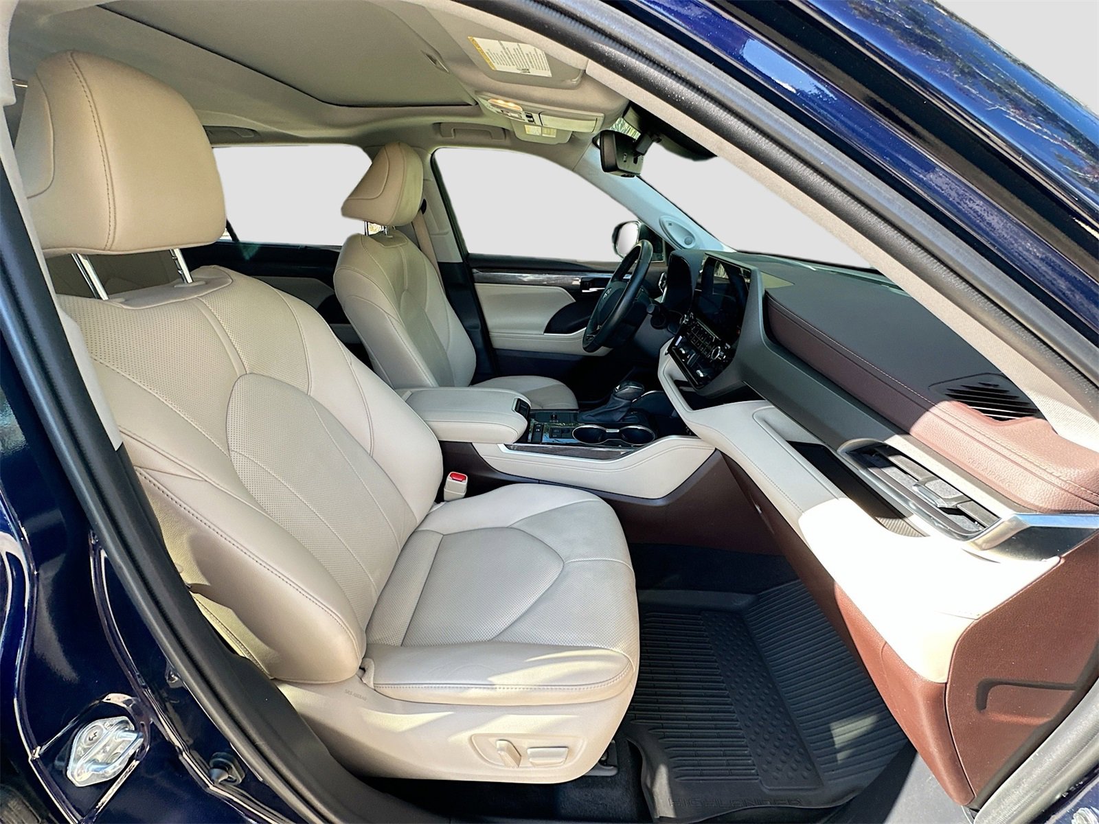 Used 2021 Toyota Highlander Limited image 30