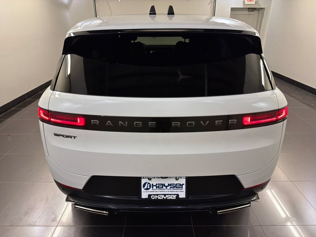 Used 2024 Land Rover Range Rover Sport SE AWD/4WD image 5