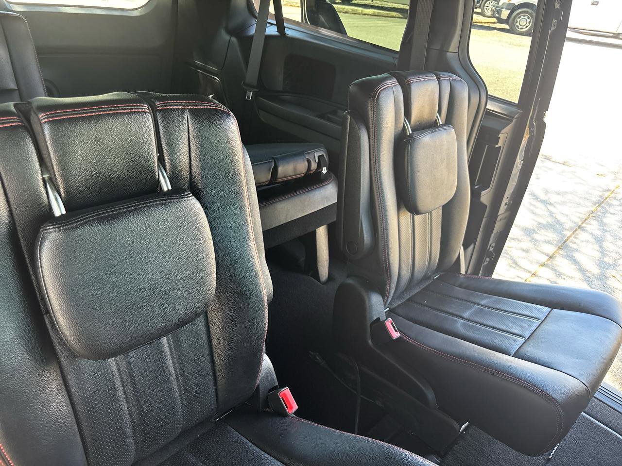 Used 2019 Dodge Grand Caravan GT image 28