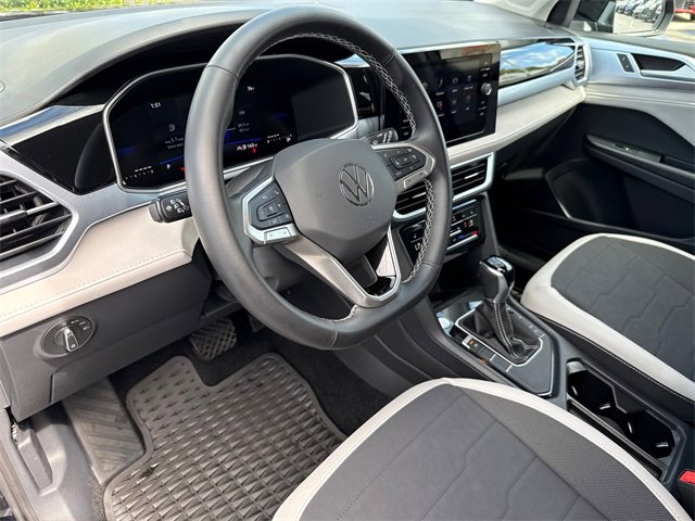 Used 2025 Volkswagen Taos SE image 31