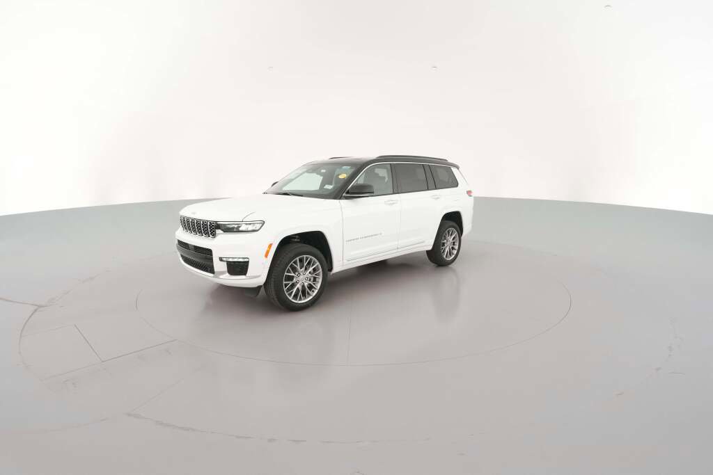 New 2025 Jeep Grand Cherokee L Summit w/ Luxury Tech Group V image 4