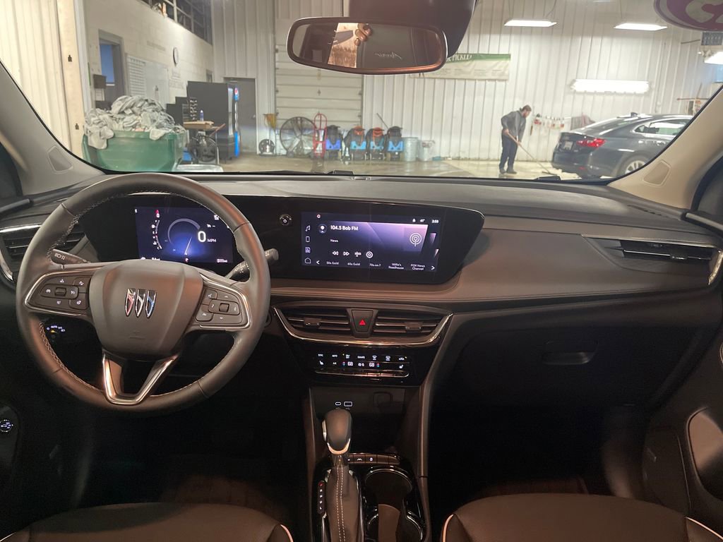 Used 2025 Buick Encore GX Avenir w/ Avenir Convenience Package AWD/4WD image 18