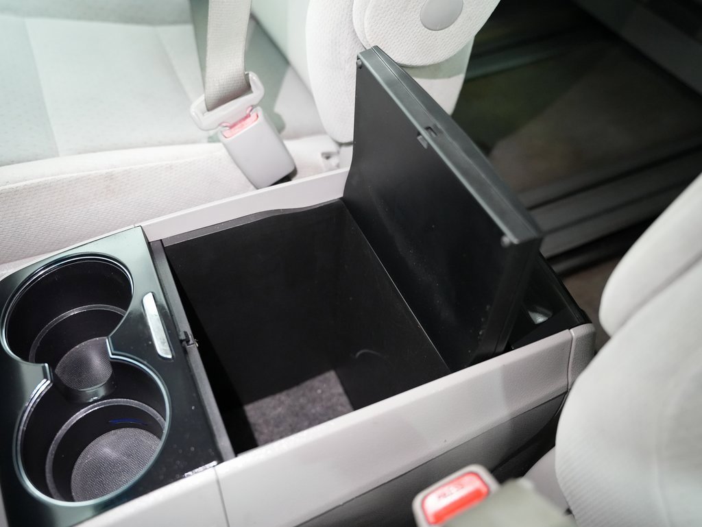 Used 2015 Toyota Sienna LE image 28