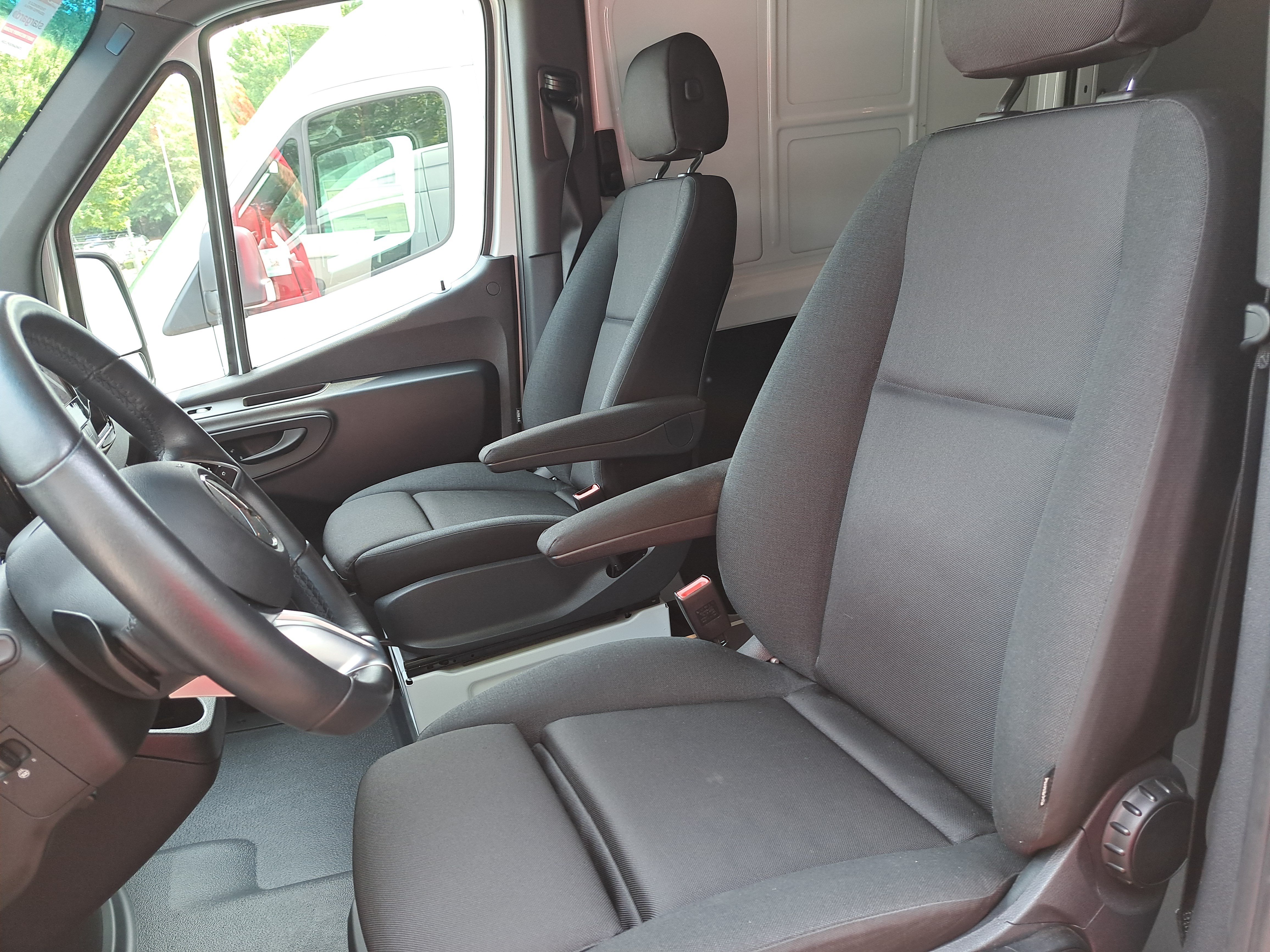 Used 2024 Mercedes-Benz eSprinter 170 Cargo image 16