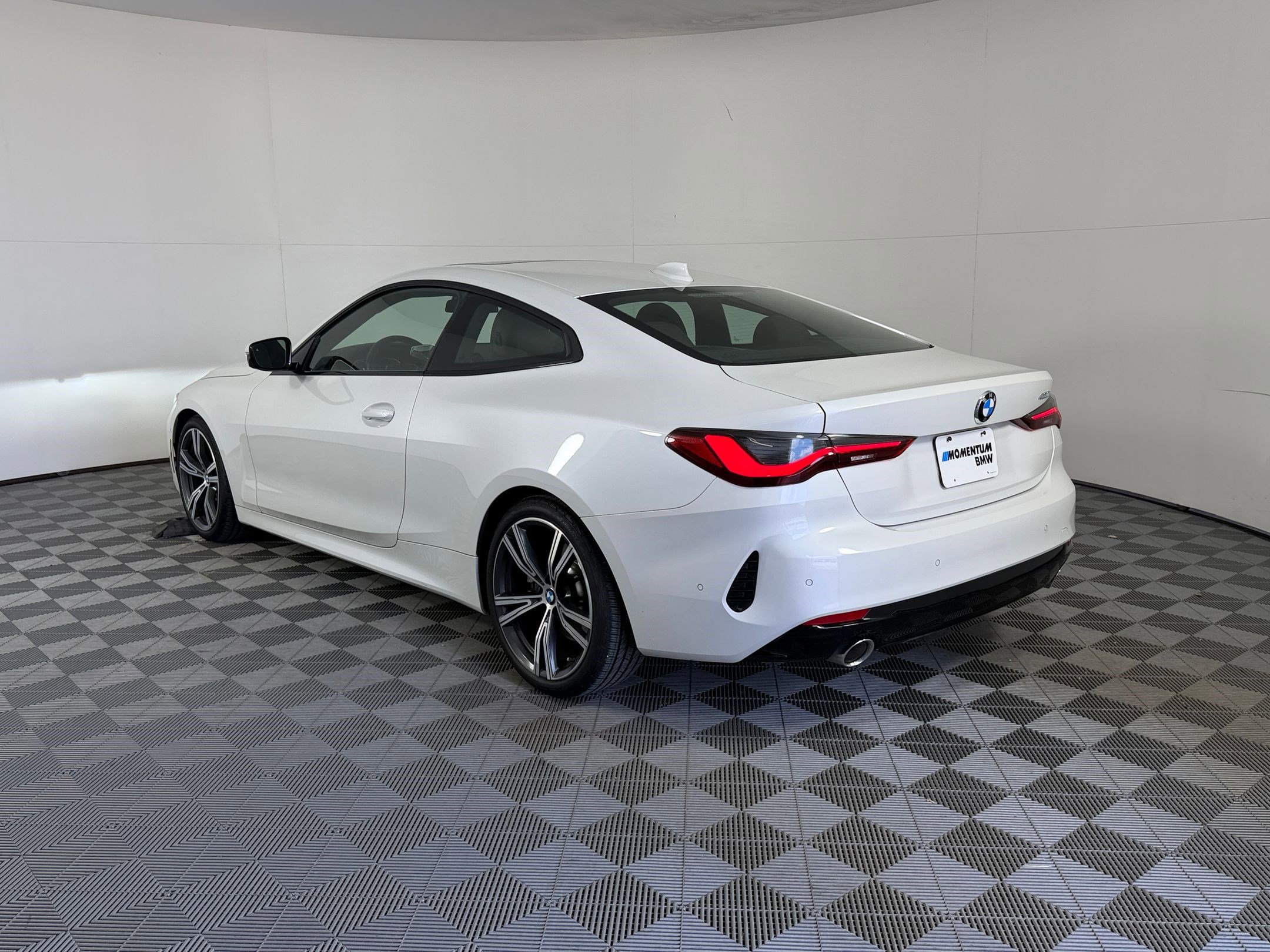 Certified 2023 BMW 430i Coupe w/ Premium Package RWD image 3