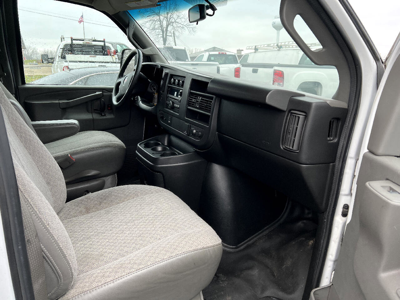 Used 2017 GMC Savana 2500 RWD 2500 135 image 11