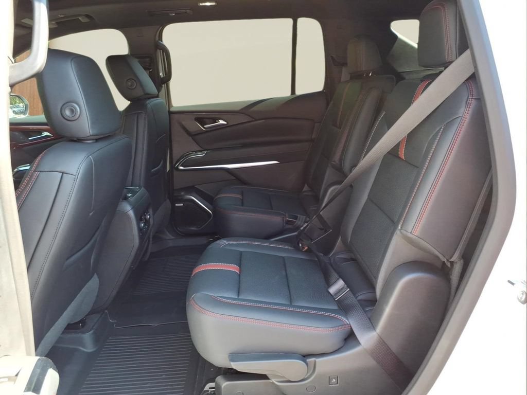 New 2026 Chevrolet Traverse RS w/ LPO, Floor Liner Package FWD image 22