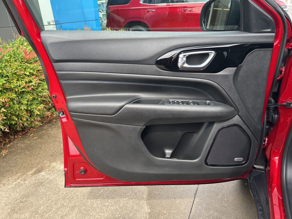 Used 2025 Jeep Compass Latitude w/ Sun & Sound Group image 19