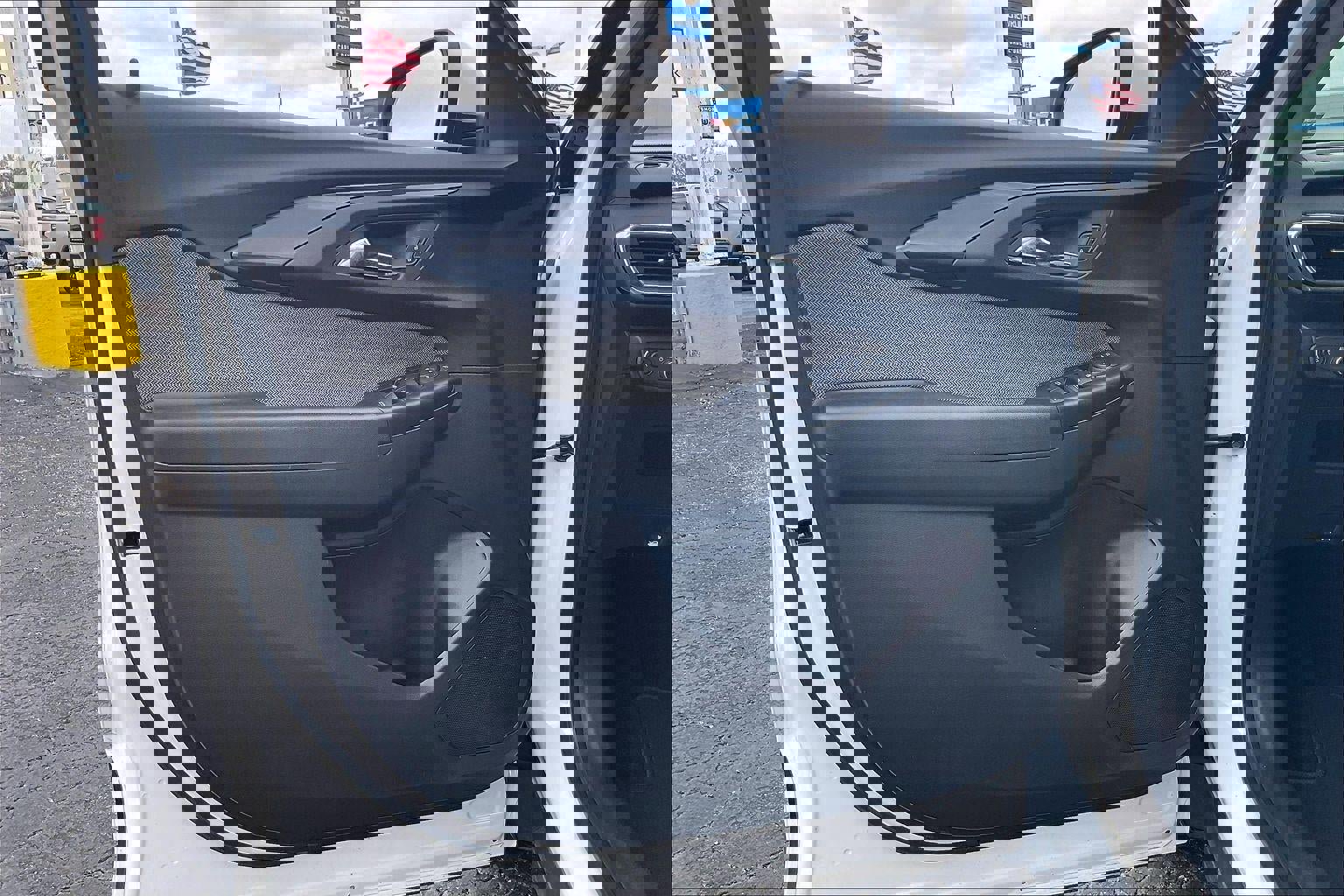 Used 2023 Chevrolet TrailBlazer LT FWD image 25