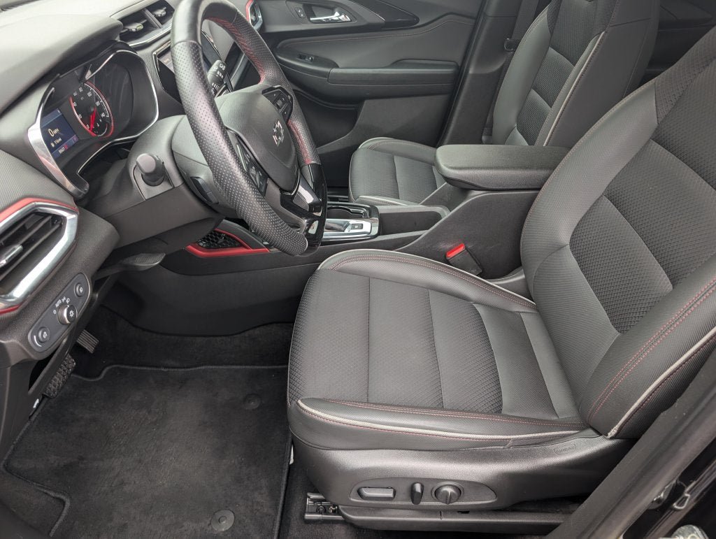 Used 2022 Chevrolet TrailBlazer RS w/ Sun and Liftgate Package FWD image 14