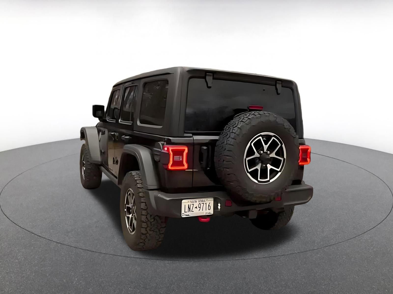 Used 2025 Jeep Wrangler Unlimited Rubicon AWD/4WD image 12